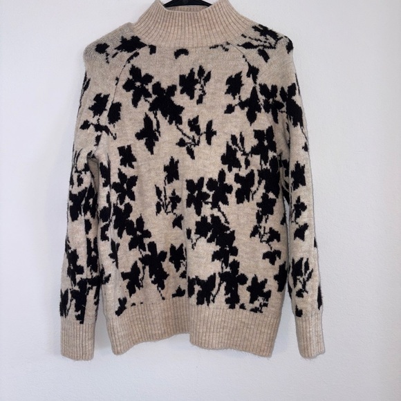 Liz Claiborne Mock Neck Beige Black Floral Sweater - Picture 11 of 14